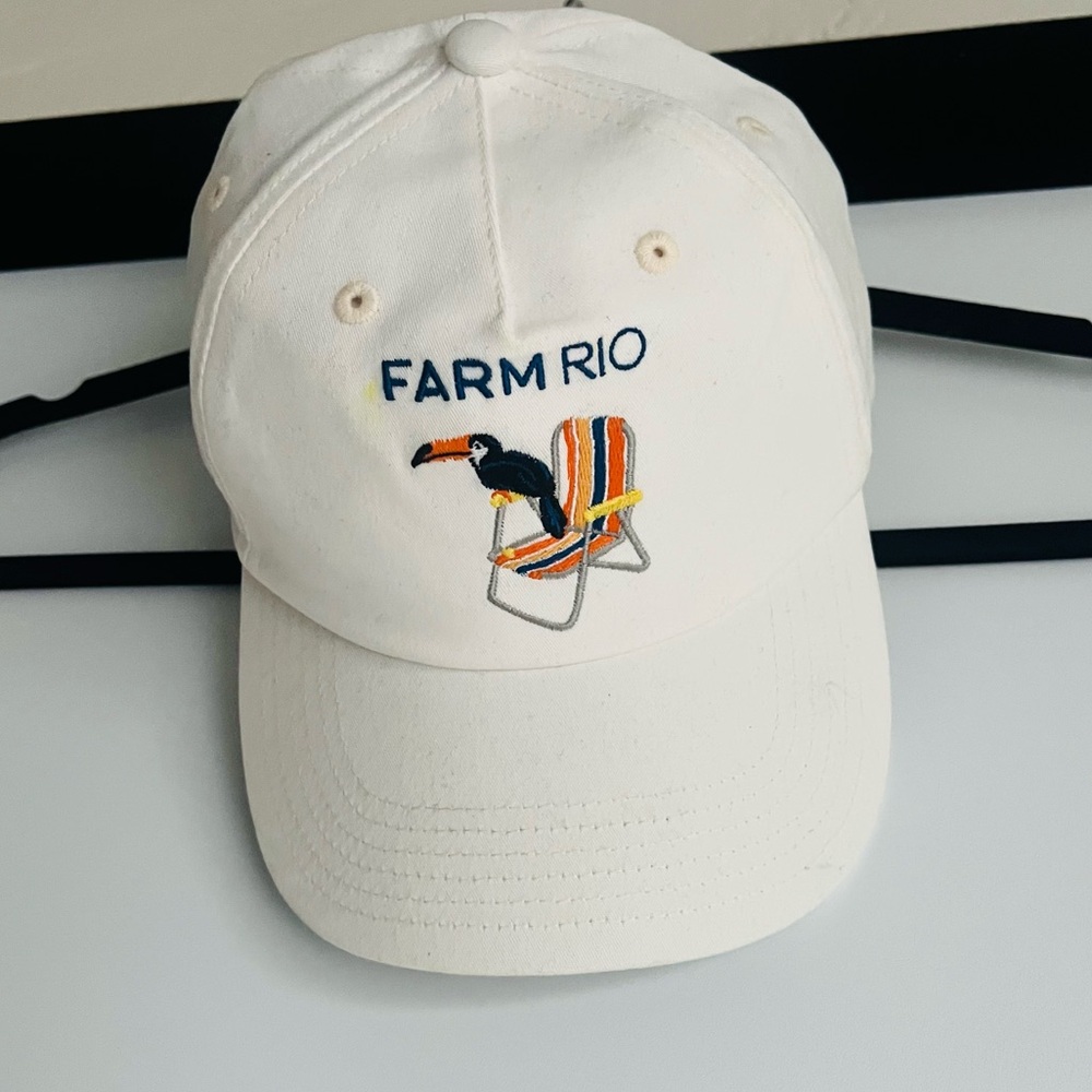 FARM Rio Brazil Embroidered Macaw Lounge Chair Off-White Baseball Hat OS NWT